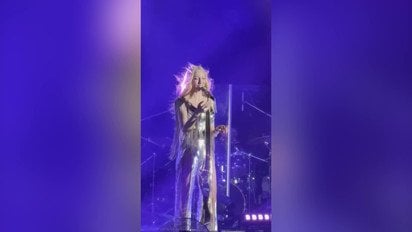 Оля Полякова здивувала фанатів несподіваним сценічним жартом над чоловіком