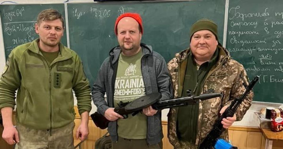 Віктор Бронюк разом з іншими учасниками тероборони
