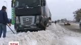Осторожно, гололед: на дорогах Украины образовались километровые пробки из-за непогоды