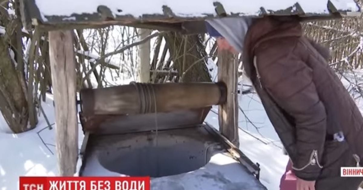 Змушені топити сніг та рубати ополонки: у селі на Вінниччині пересохли усі криниці
