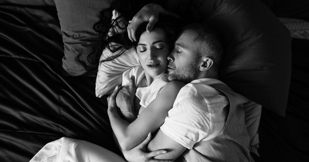 Постельные сцены: в Сети появились чувственные и нежные фото Сергея и Снежаны Бабкиных