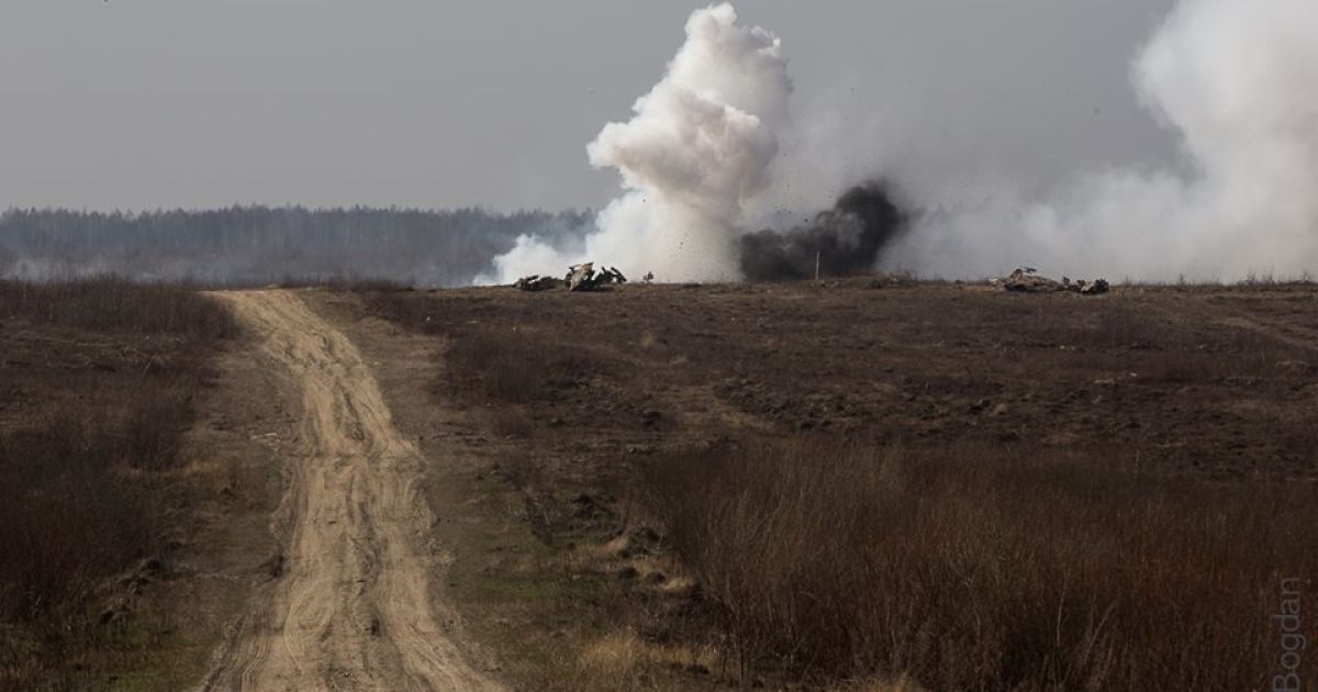 Українські бійці тренуються на полігоні