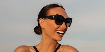 Позировала на пляже: участница "Холостяка-12" в купальнике похвасталась стройной фигурой и пышным бюстом