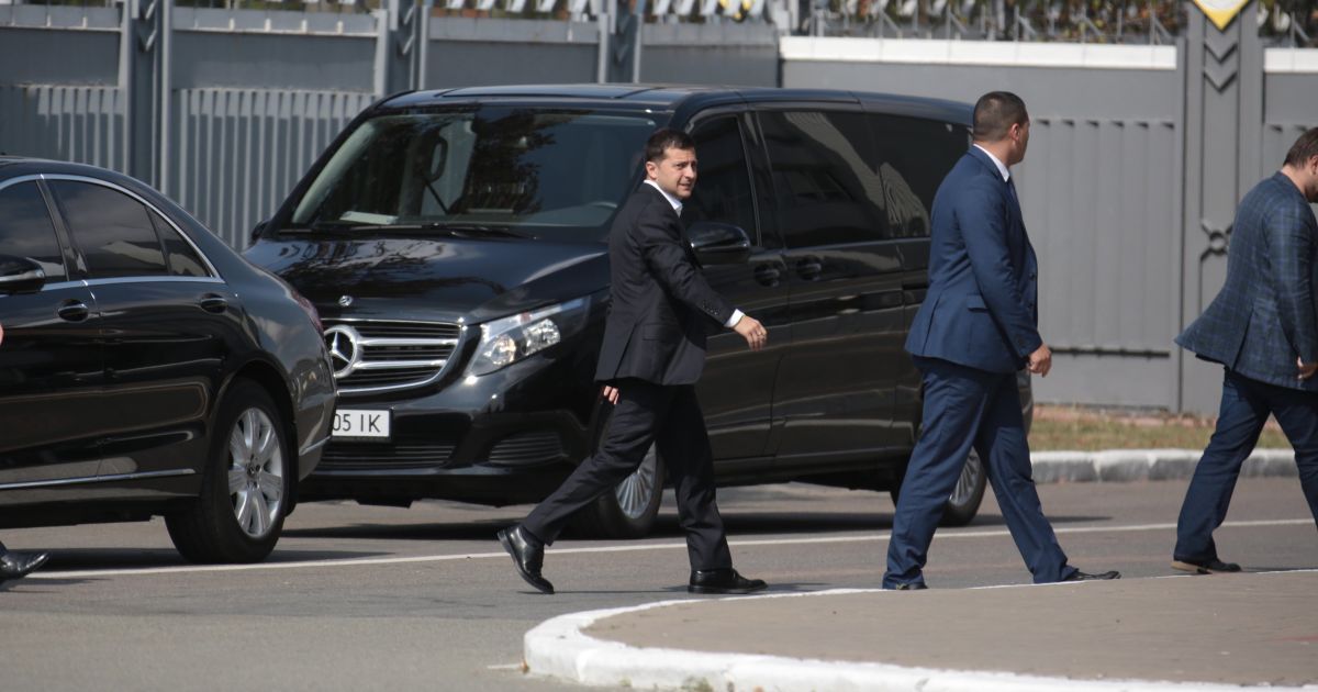 Обмін полоненими: Зеленський прибув до аеропорту "Бориспіль"