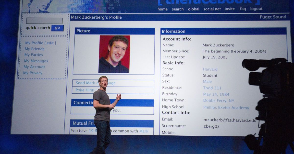 Facebook празднует день рождения