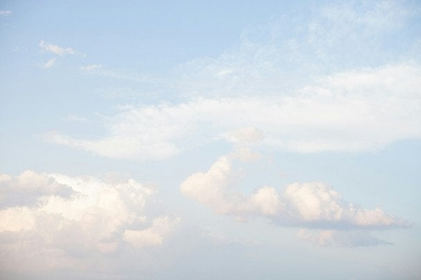 21 серпня хмари пливуть високо — погода буде доброю / © unsplash.com