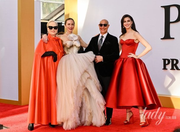 Енн Гетевей та її колеги за фільмом «Диявол носить Prada 2»: Меріл Стріп, Емілі Блант, Стенлі Туччі / © Associated Press
