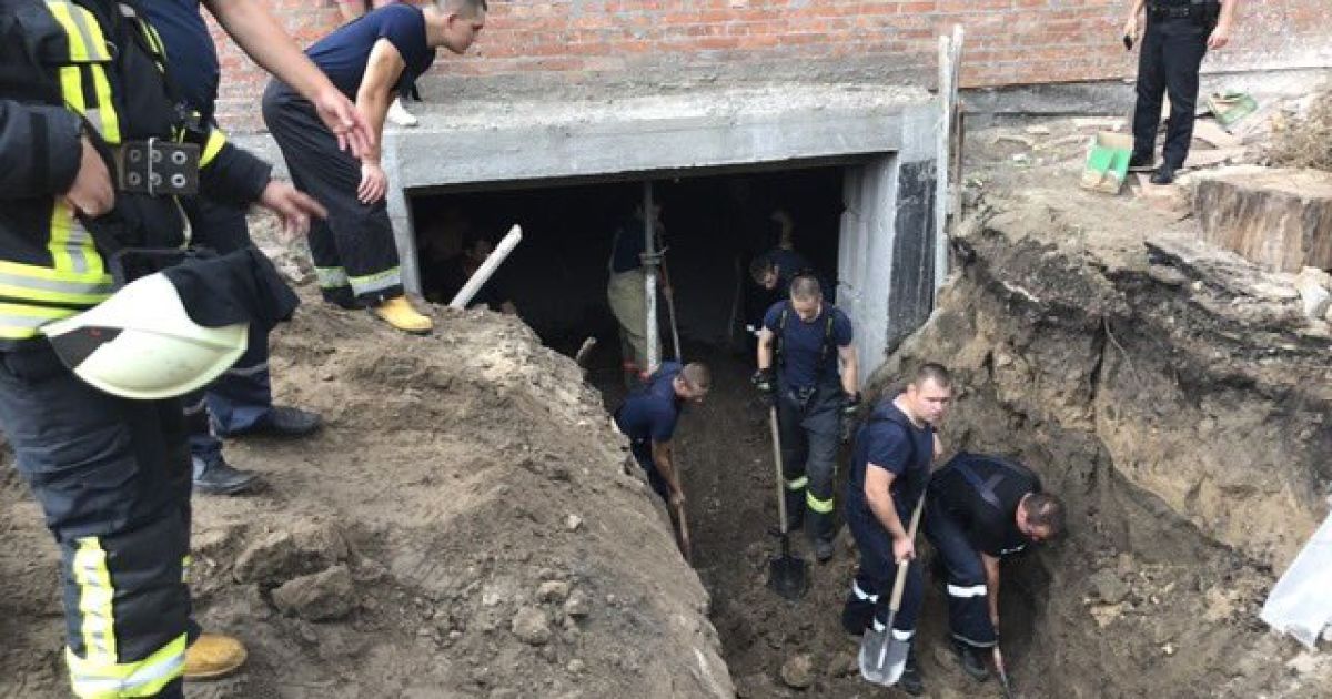 В Киеве на стройплощадке произошел обвал грунта, есть погибший