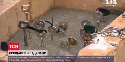 В столице жители разрушенной взрывом многоэтажки на Позняках прощаются со своими жилищами