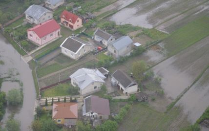 Масштабні повені: рятувальники відзвітували про наслідки руйнівної негоди на заході України