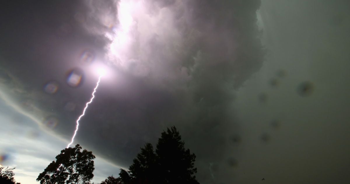 У пораженного молнией мальчика на Харьковщине отказали ноги