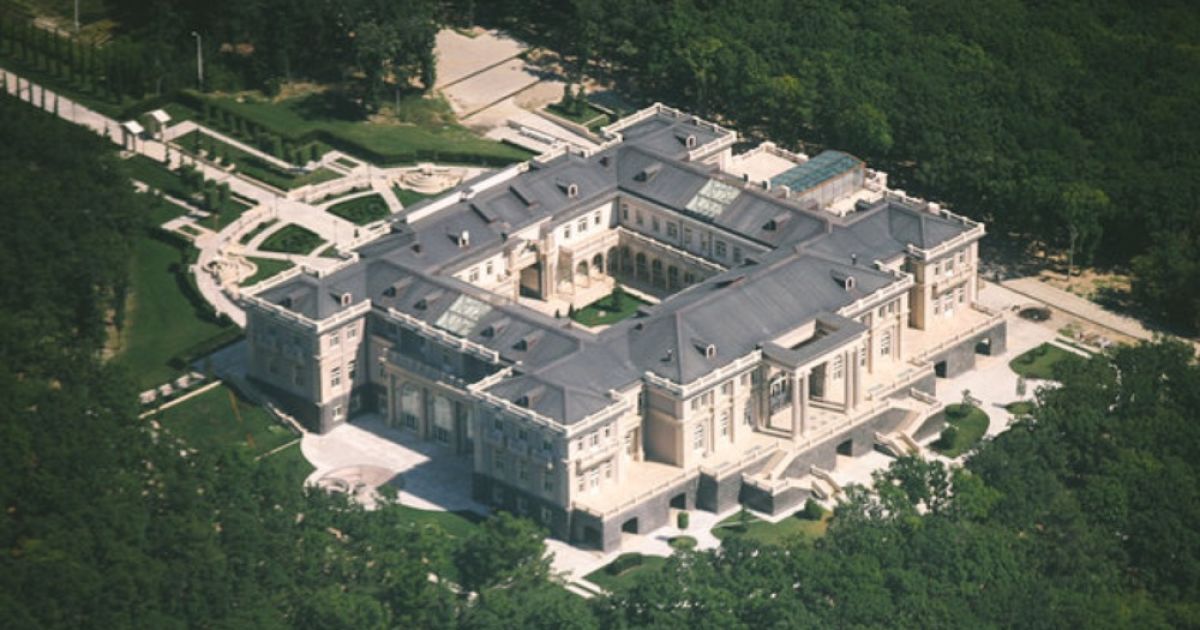 Кажуть, українські дрони і в гості до Путіна