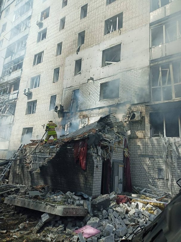 На місці удару: Фото Дмитро Брижинський