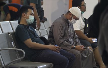 Падение Boeing 737 в Индонезии: мужчина потерял жену и троих детей