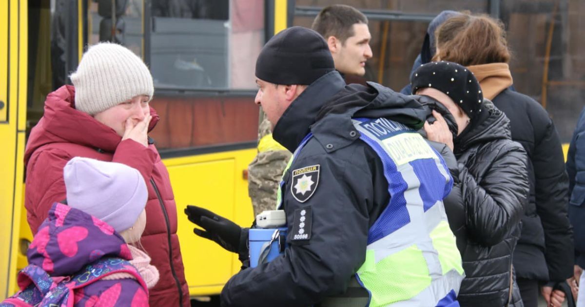 "Знесилені, налякані й голодні": евакуйовані з Ворзеля та Ірпеня поділилися жахіттями російської окупації (фото)