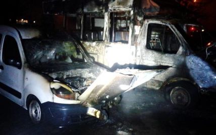 В Киеве ночью горели три автомобиля