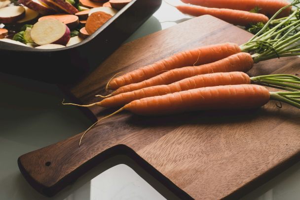 Трюк, которым пользуются самые хитрые кулинары: как сварить морковь для салата за 5 минут