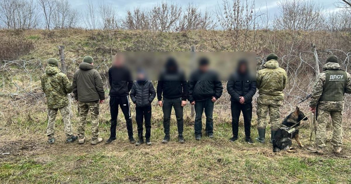 "Водолази" та "човнярі": як боягузливі ухилянти намагаються втекти за кордон через річку