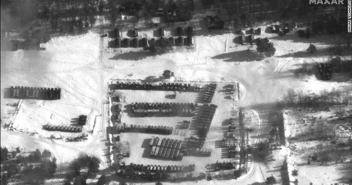 Палатки, военная техника и "Искандеры": новые спутниковые снимки показывают увеличение войск РФ у границ Украины