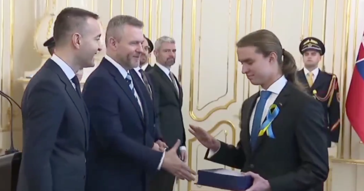 У Словаччині школяр відмовився тиснути руку президенту Петеру Пеллегріні / Скриншот з відео