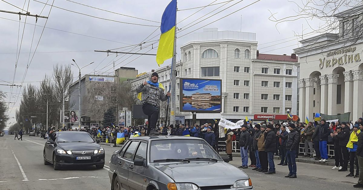 Хотят закрепиться в городе: в Херсоне оккупанты увеличили количество блокпостов и передвижных патрулей