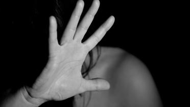 У Києві судитимуть чоловіка, який протягом року у присутності дитини ображав та принижував жінку