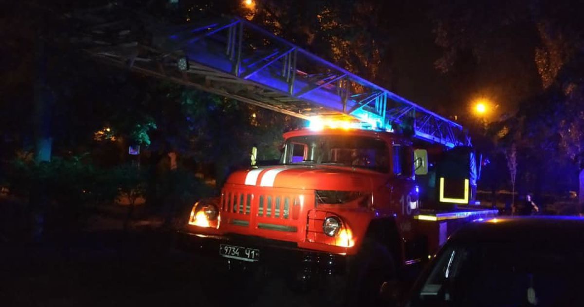 У Києві горіла квартира на другому поверсі 9-поверхівки