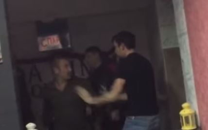 Пьяные россияне разгромили квест-комнату и избили девушку дверью по голове
