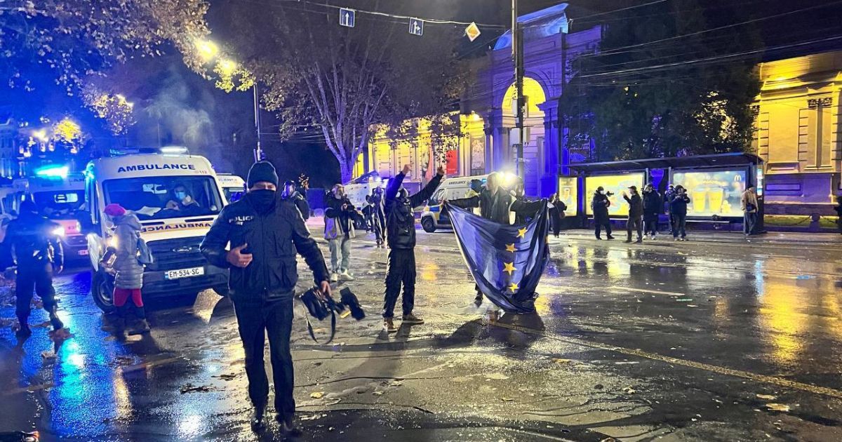 Полиция разгоняет протесты в Грузии
