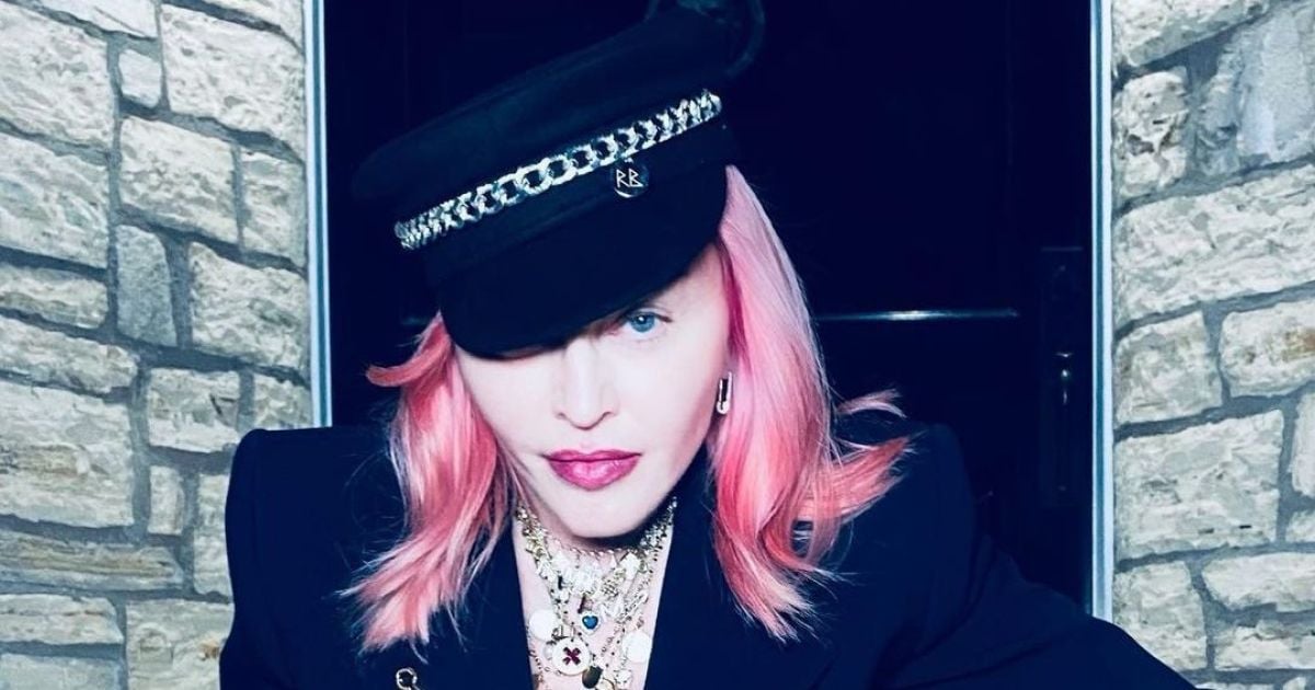 62-летняя Мадонна показала, как впервые делала тату