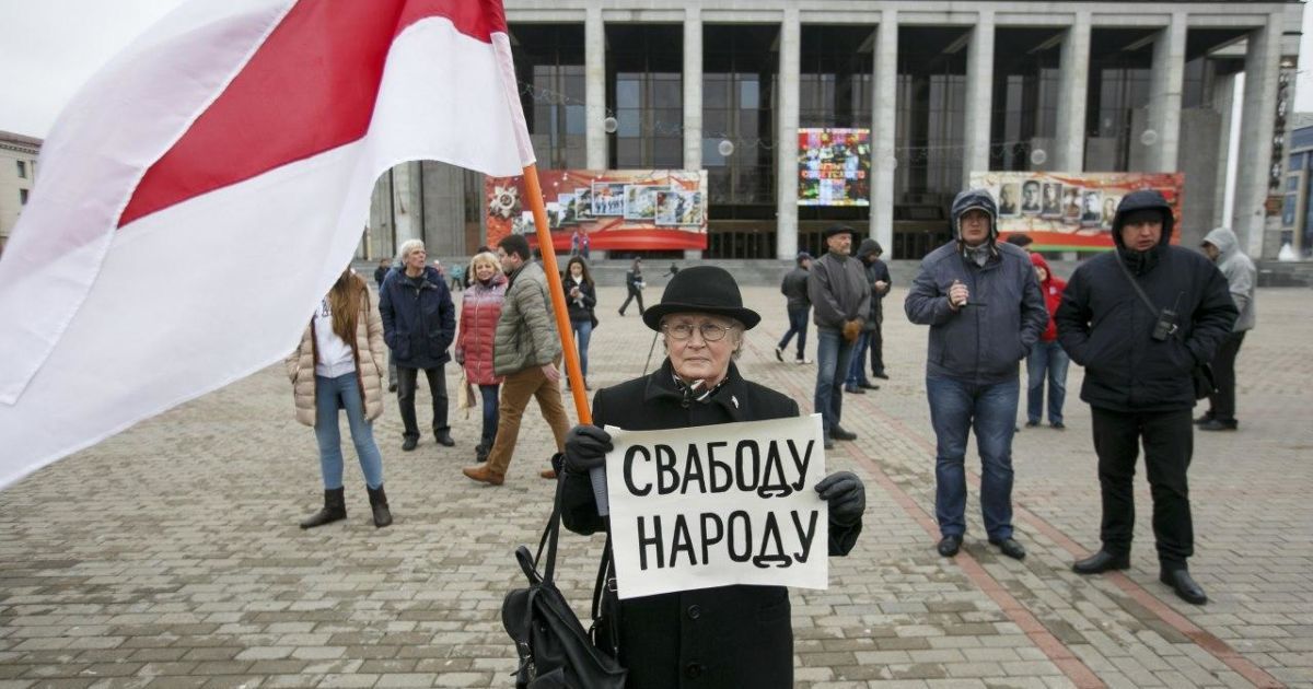 Лукашенко попросил не задерживать 73-летнюю нину багинскую — символ протестов в беларуси