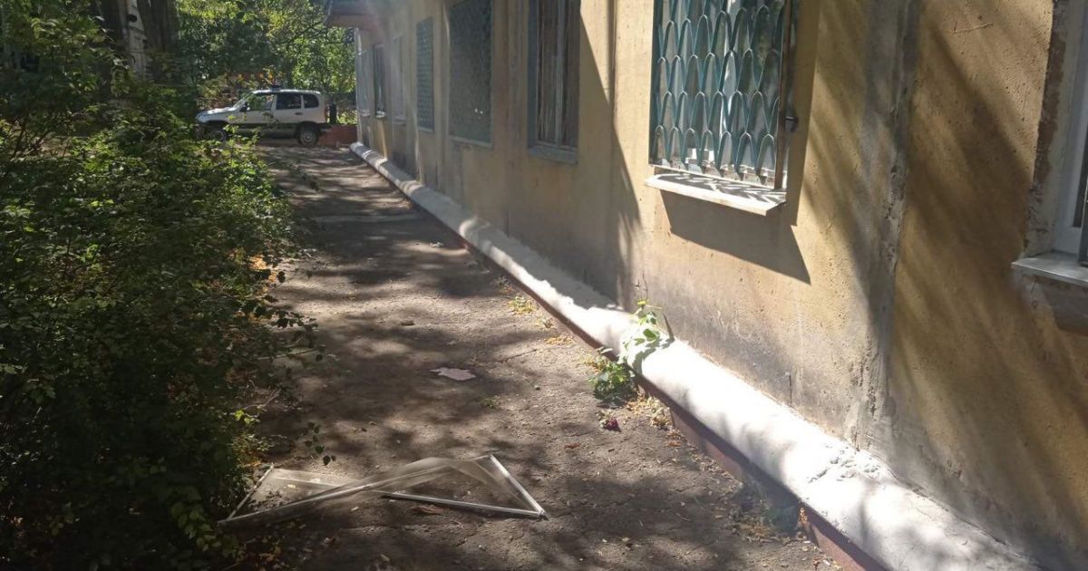 У Донецькій області 2-річний малюк сперся на москітну сітку та випав з вікна п’ятого поверху