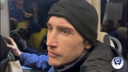 Вірш поета Володимира Сосюри декламує військовослужбовець, звільнений з полону