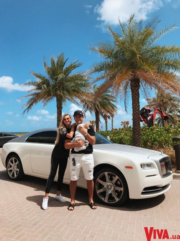 Микола Тищенко з дружиною та сином / © viva.ua