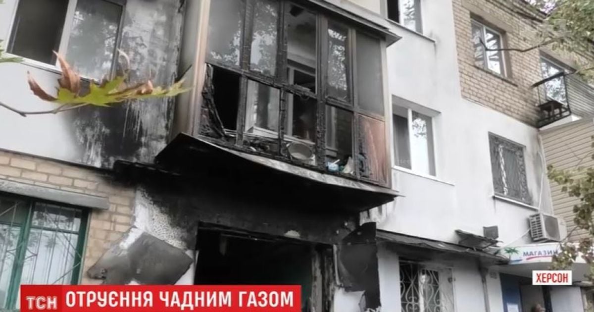 В Херсоне из-за зажженной свечи сгорела квартира: людей чудом спасли