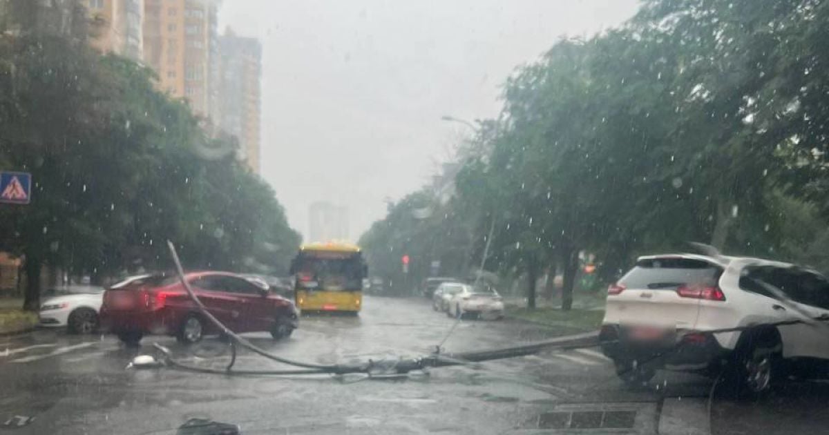 У Києві частина вулиць опинилася під водою через сильний дощ / Фото: Telegram