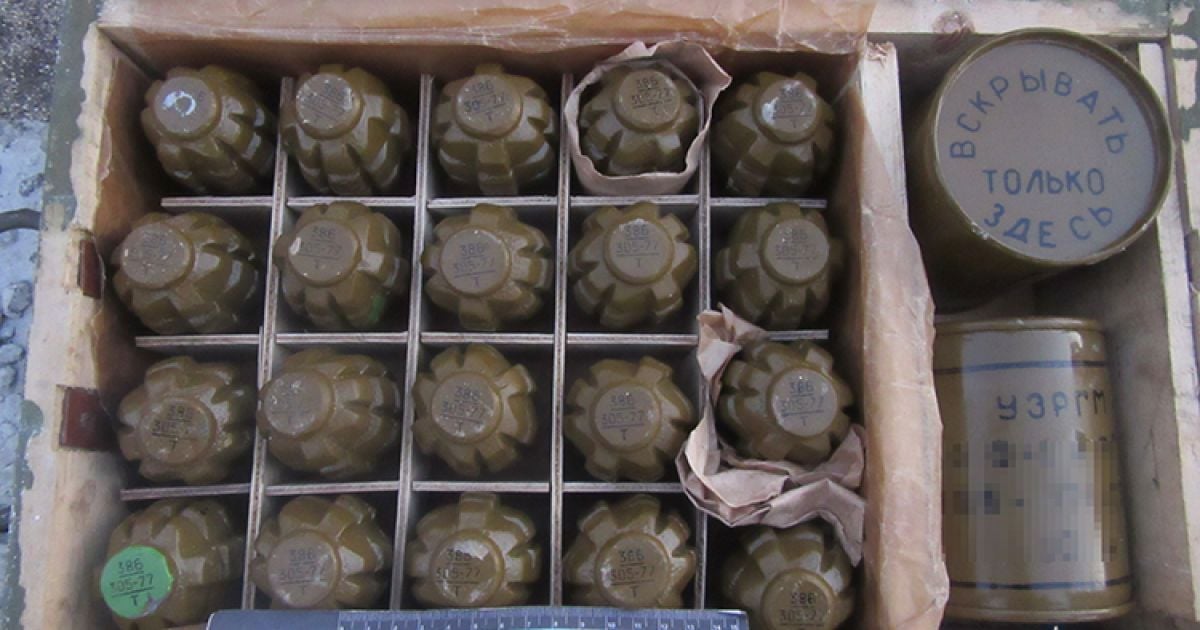 На Запоріжжі поліція знайшла у вантажному потязі набір із 40 гранат та тисячі набоїв