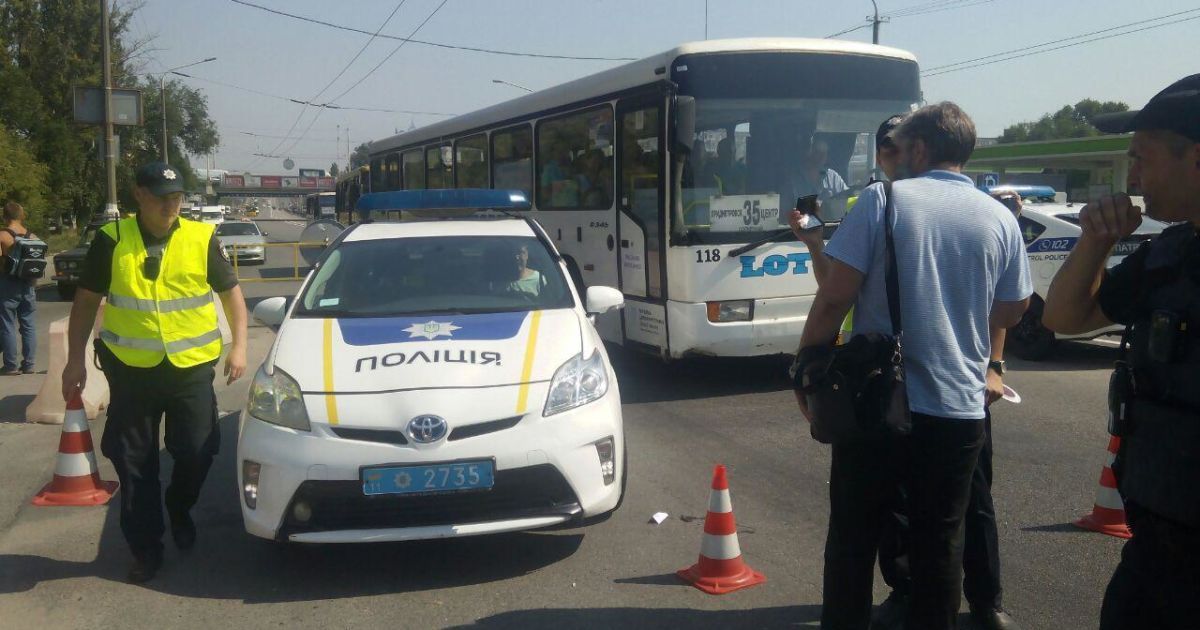 В Днепре агрессивный водитель сбил полицейского