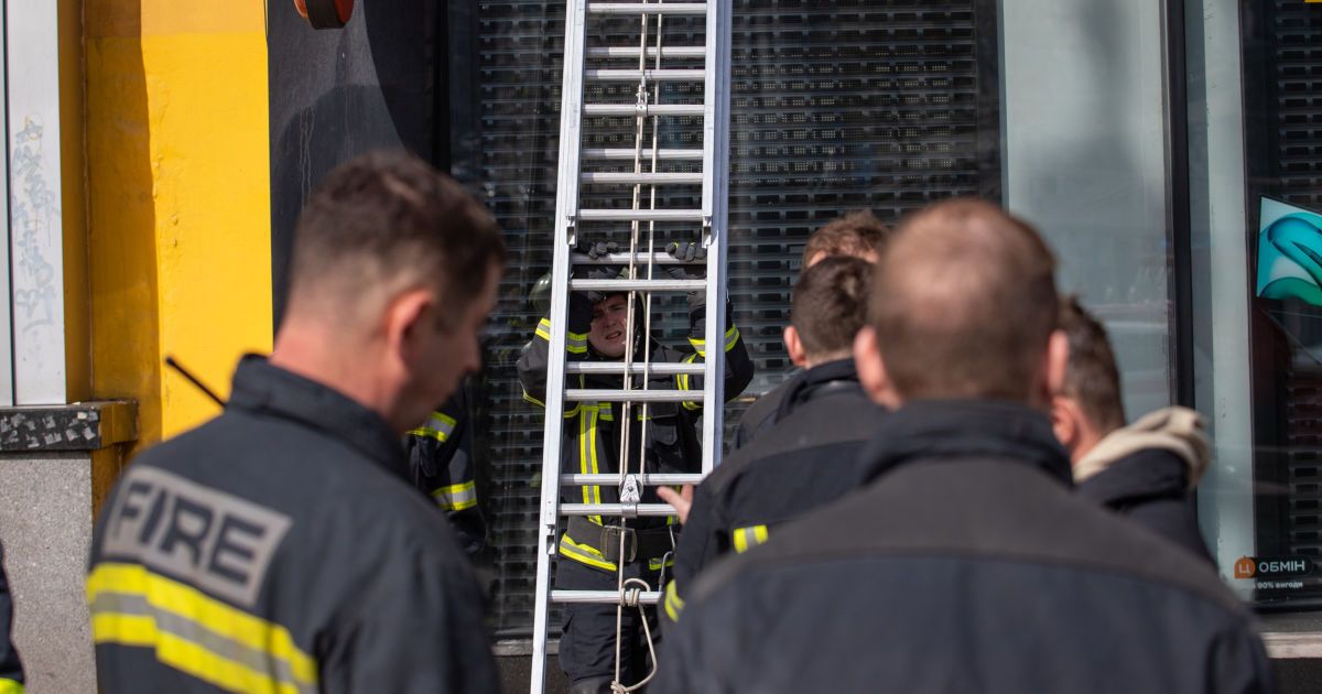 Ліквідація пожежі у приміщенні корпусу університету імені Карпенка-Карого на Хрещатику