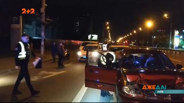 В Киеве, во время оформления ДТП с пьяным водителем, копы поймали еще двух хмельных за рулем