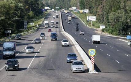 Трасу Київ–Одеса частково перекривають, щоб встановити автозважувач фур