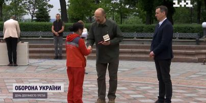 Медиків відзначили державними нагородами і подарували всюдипрохідні позашляховики