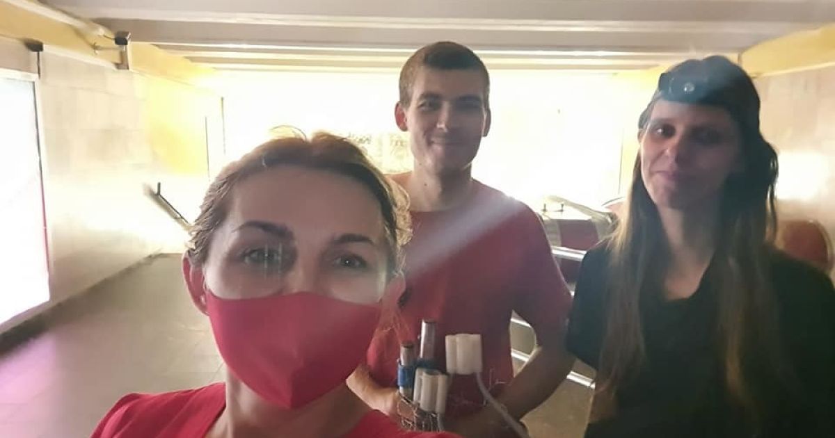 Три дня назад сбежал из клетки: в метро Киева пытаются поймать кота