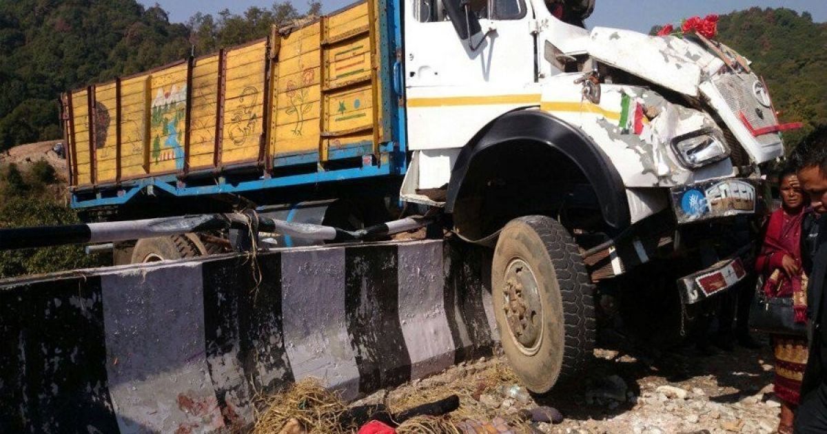 В Индии грузовик по дороге в церковь доставил больше десятка людей на тот свет