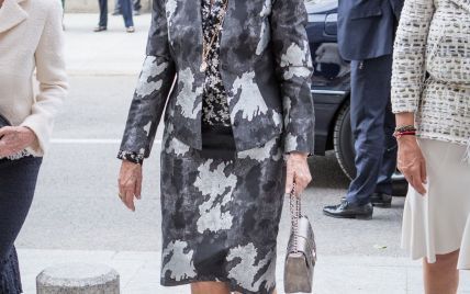 В пестром костюме и на каблуках: 79-летняя королева София в объективах испанских папарацци