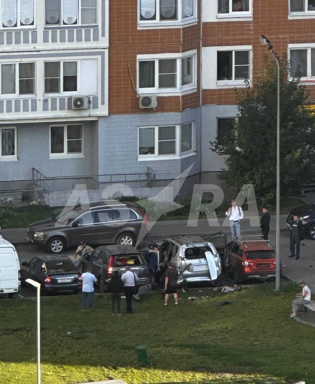 Фото з місця вибуху авто Андрія Торгашова / Фото: російські телеграм-канали / © 