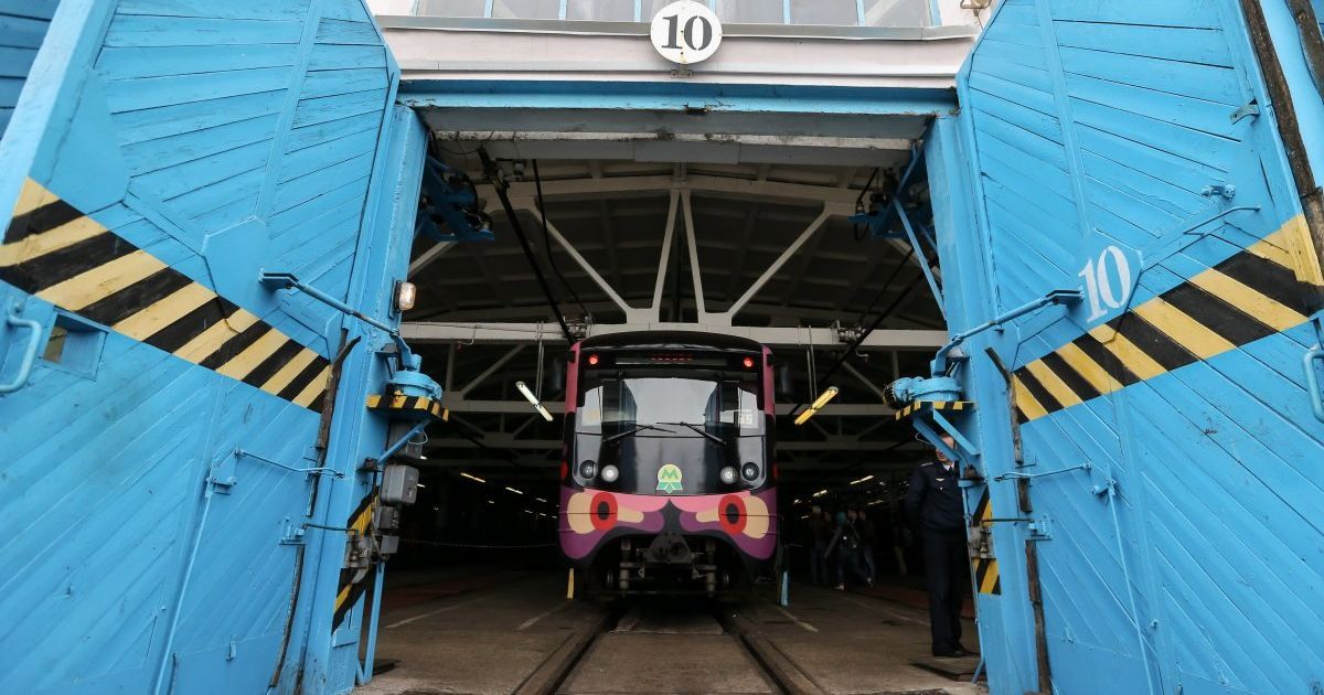 У київському метро грабіжники почали виривати мобільники з рук пасажирів – поліція