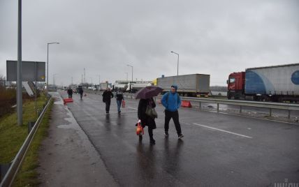 Украинские заробитчане на праздники массово едут домой: какая ситуация на границе