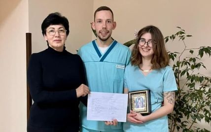 Жизнь продолжается: на пятый день войны в Киеве поженились медсестра и волонтер