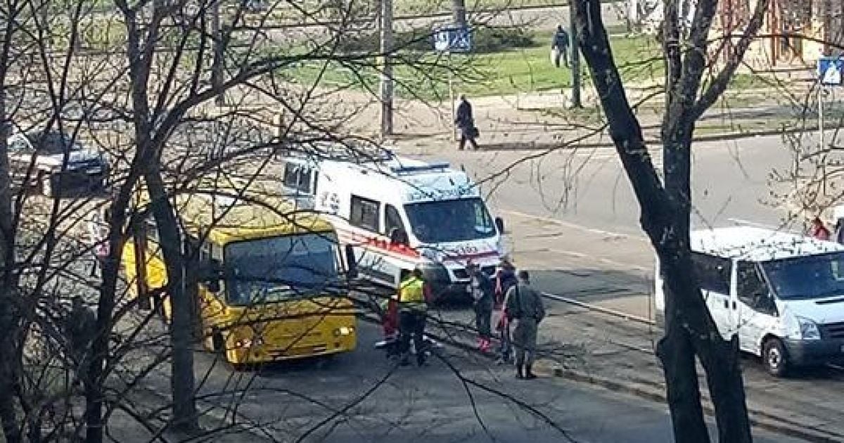 У Києві маршрутка збила жінку на пішохідному переході